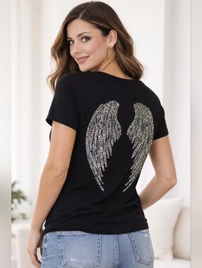 Guess Jeans Black V-Neck Logo Graphic T-Shirt Medium